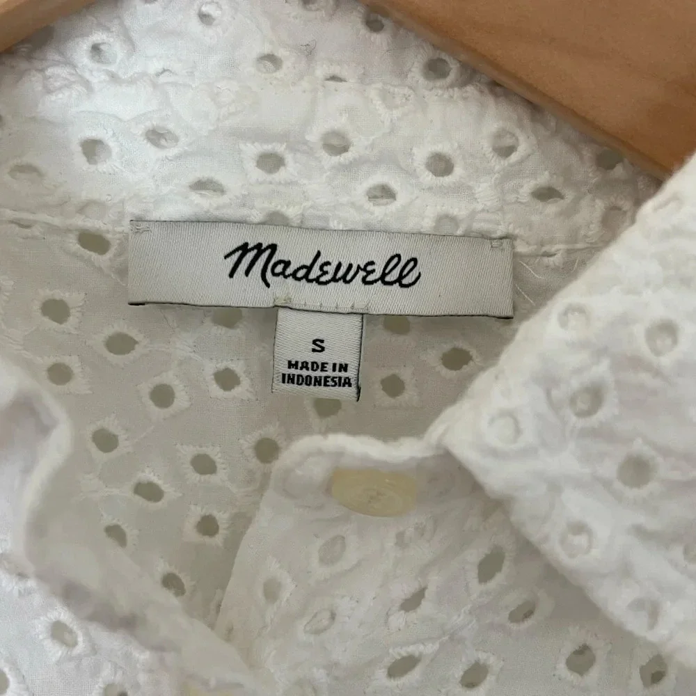 White eyelet bell sleeve shirt size small - Picture 2 of 6